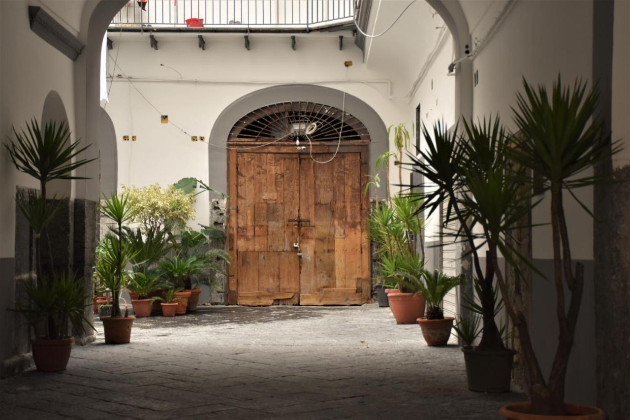 Corno Napoletano Free Parking For Small Cars Only ナポリ エクステリア 写真
