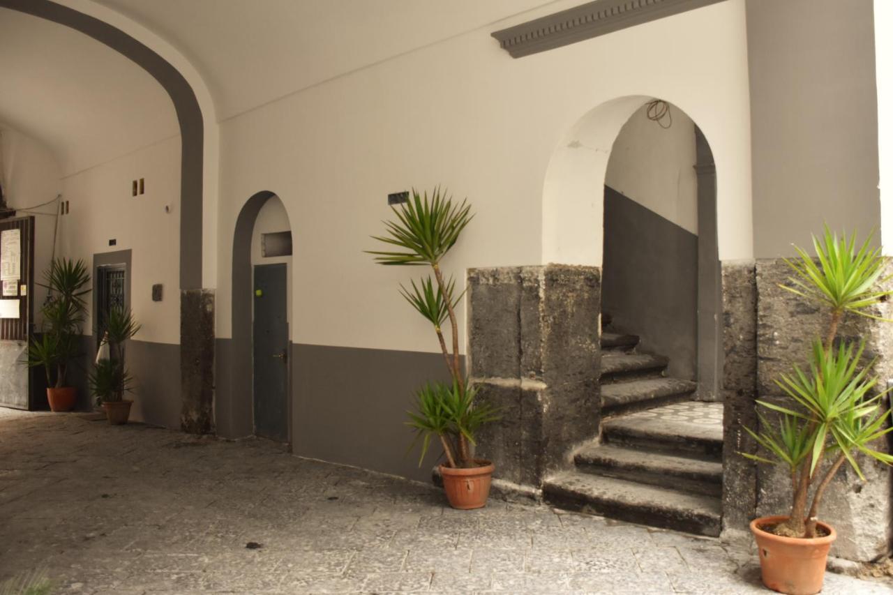 Corno Napoletano Free Parking For Small Cars Only ナポリ エクステリア 写真