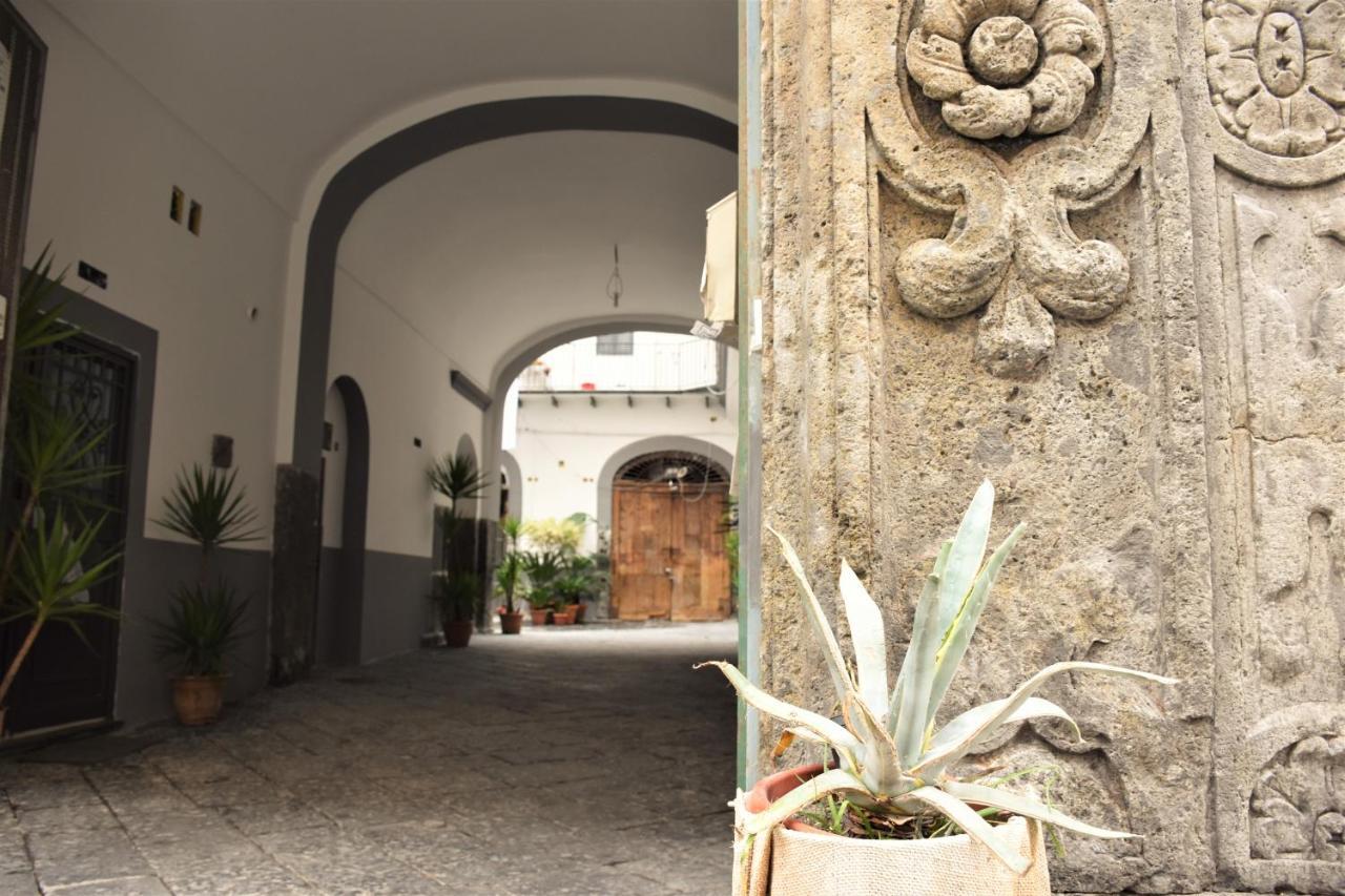 Corno Napoletano Free Parking For Small Cars Only ナポリ エクステリア 写真
